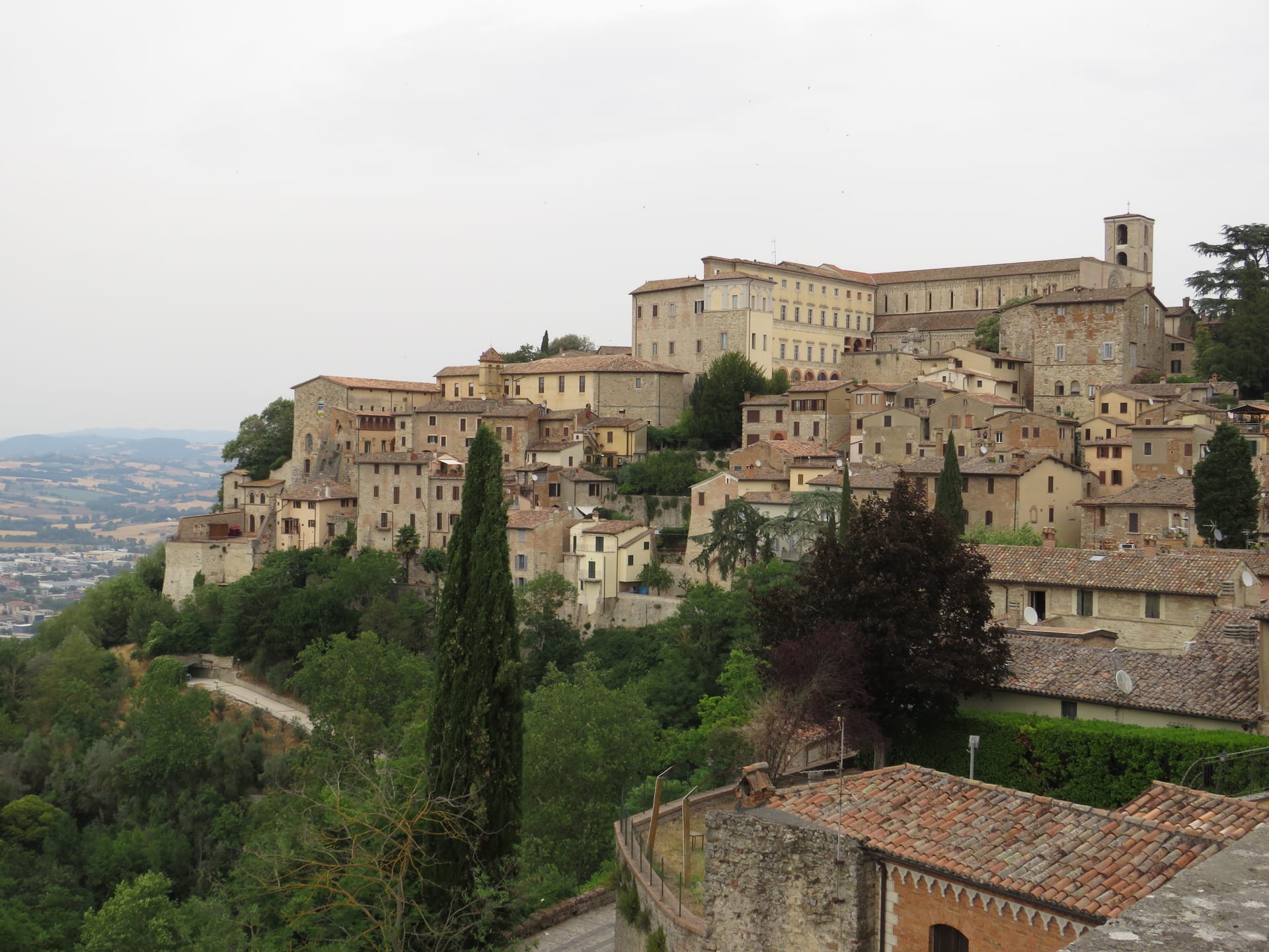 Vista di Todi dal mirador dei giardini Oberdan, Provincia di Perugia, Umbria